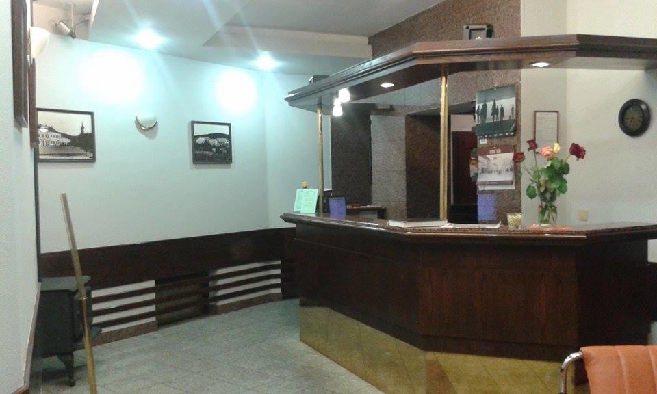 萨隆酒店 兹林 外观 照片